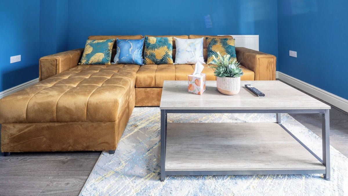 Gloucester House | Cozy Large 3 Bed Contractor Home with Free Parking and EV Charging