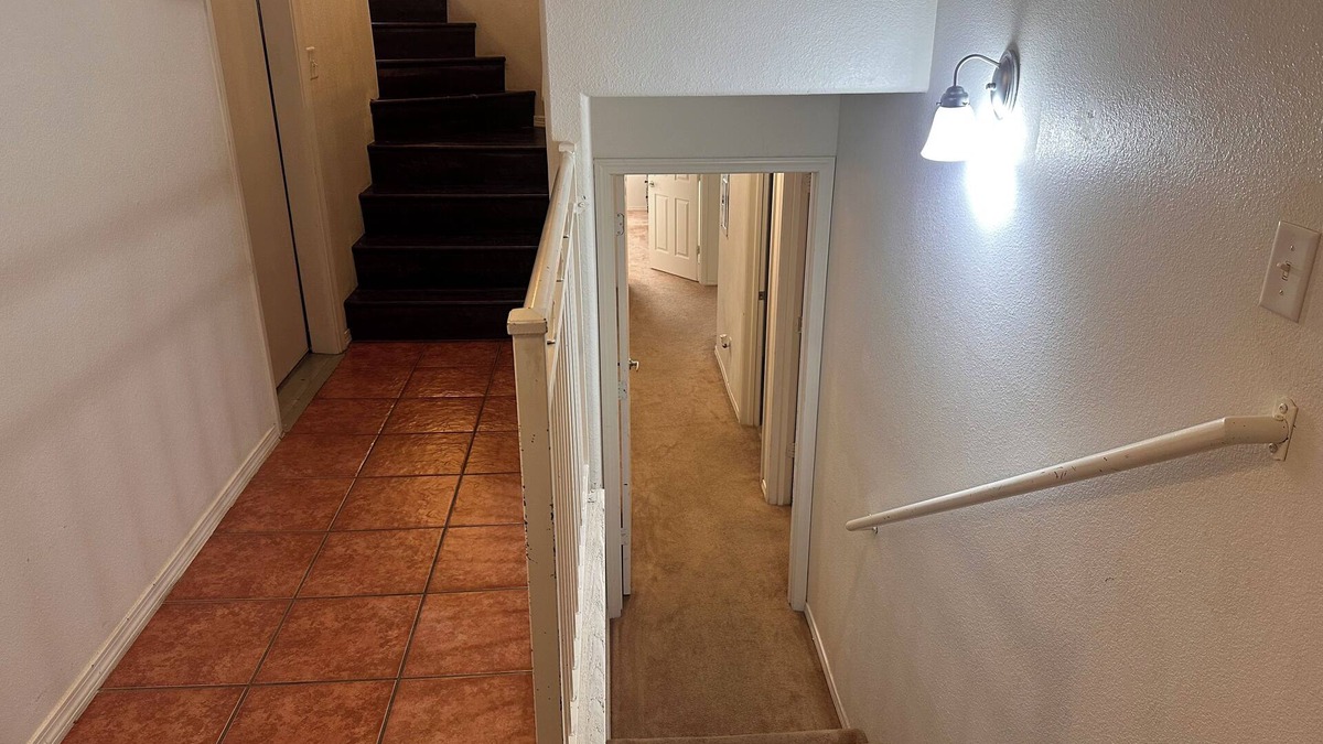 Los Lunas House | Cozy large home with. Downstairs with a closed door will be the rented space