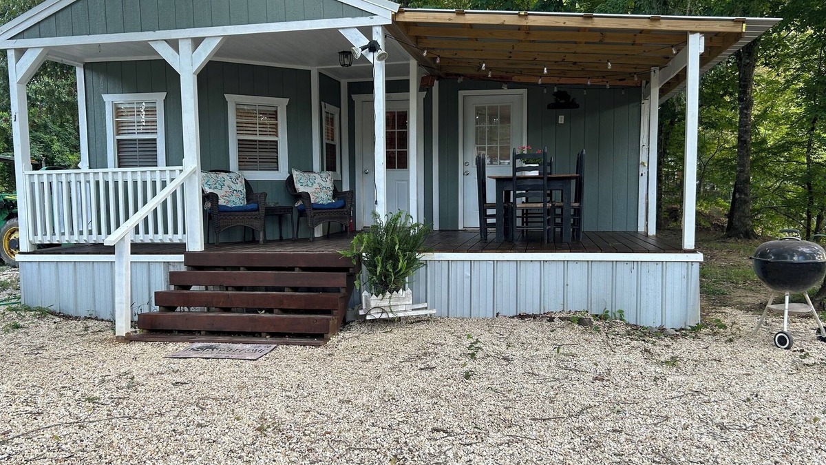 Lowndesboro Cottage | Cozy Last Resort Cottage located on Gun Shute Island off the Alabama River.
