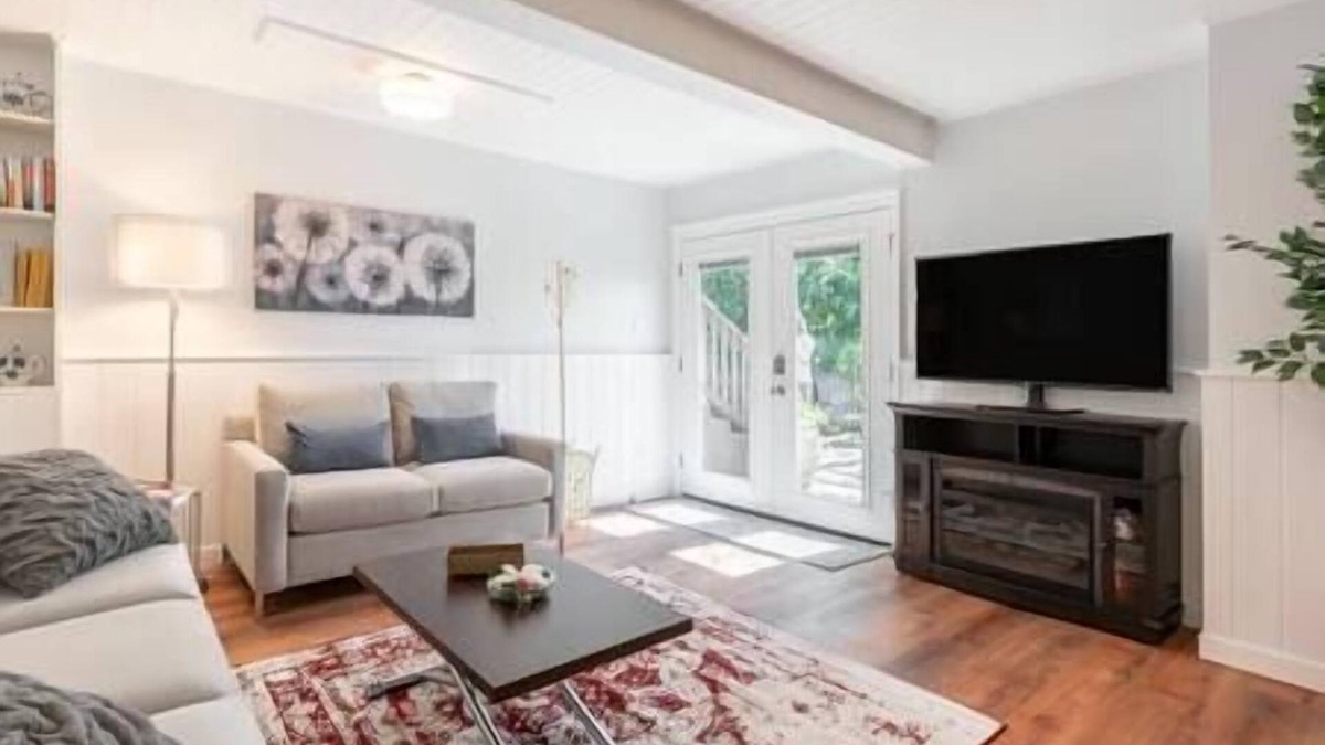 Laurelhurst Apartment | Cozy Laurelhurst 1 Bedroom Apt Near Children’s Hospital, UW, Husky Stadium, UWMC