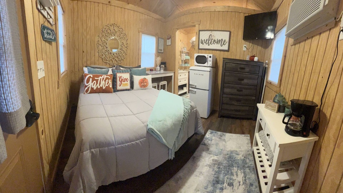 Caney Cabin | Cozy little cabin in a small town