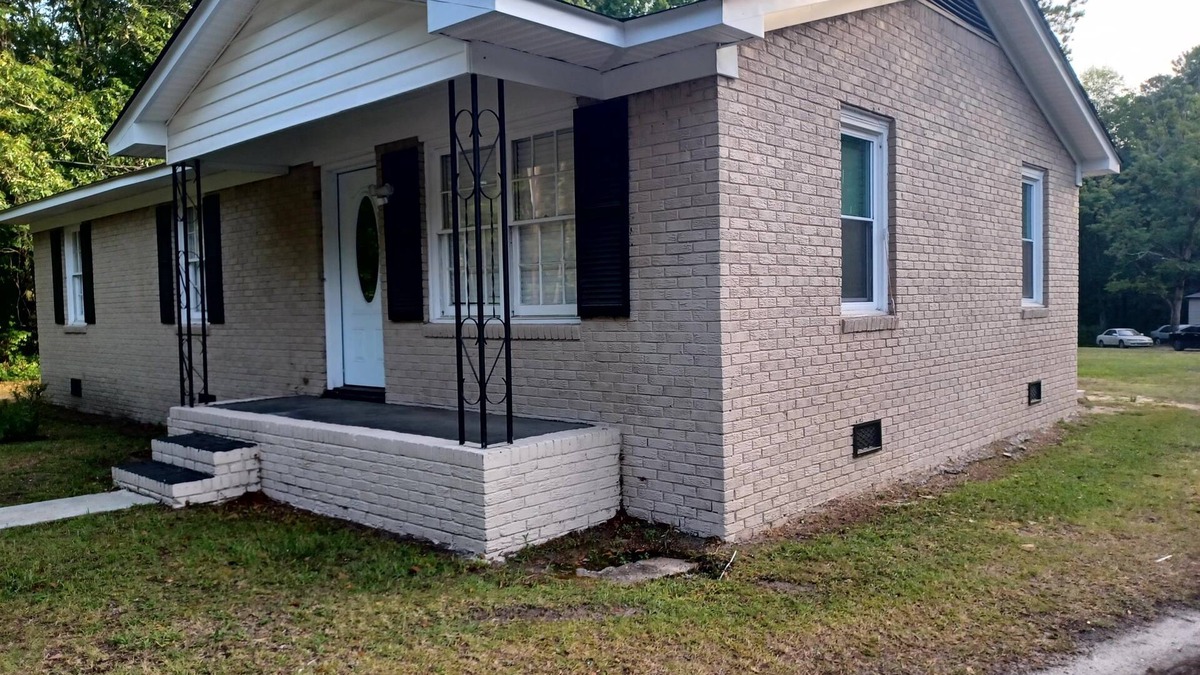 Moncks Corner House | Cozy Little Nook, located 5 minutes from Moncks Corner.