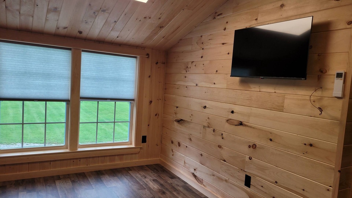 Aroostook Cabin | Cozy lodge room #2