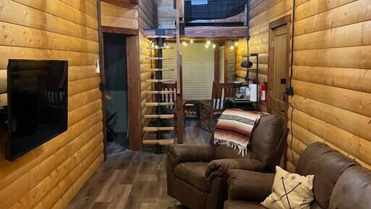 Sabetha Apartment | Cozy Loft Cabin