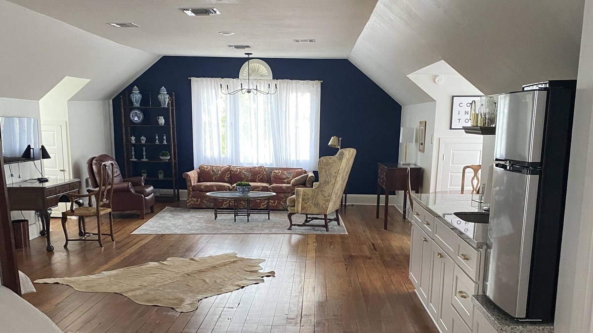 Covington Apartment | Cozy loft in the heart of downtown Covington.