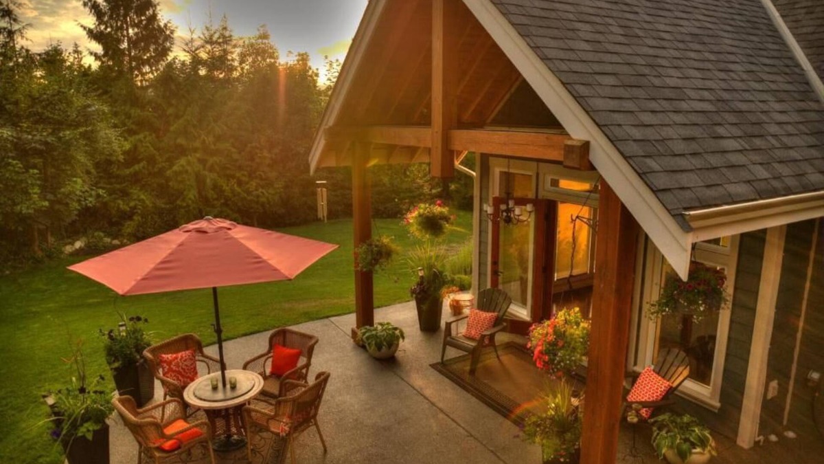 Shawnigan Lake Bed & Breakfast | Cozy Loft room with king bed and private entrance.