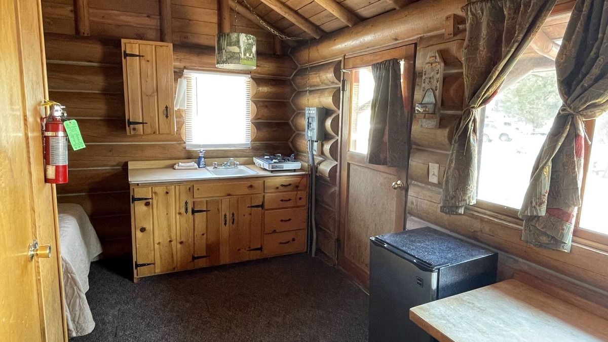 Helena House | Cozy Log Cabin #2 on Beautiful Canyon Ferry Lake