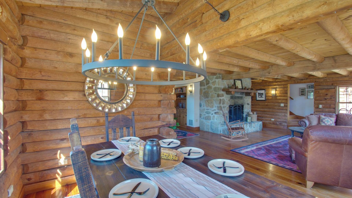 Ruckersville Cottage | Cozy Log Cabin Getaway w/Fire Pit + 3 Acres!