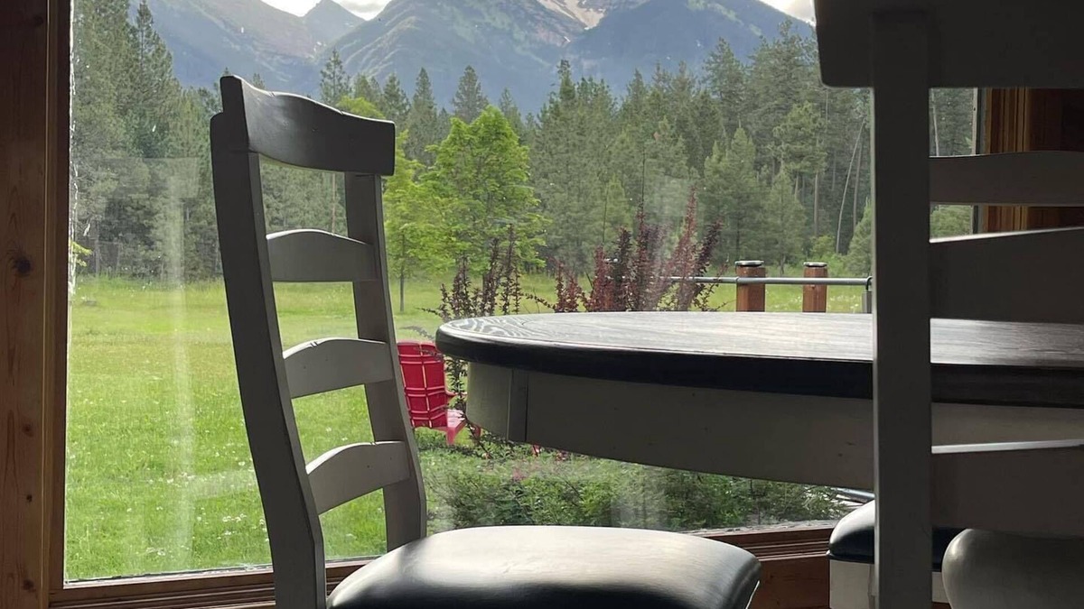 Kicking Horse Cabin | Cozy log cabin on 20 acres