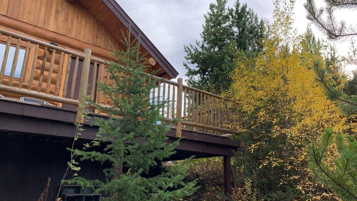 Lac Le Jeune Cabin | Cozy log cabin retreat with modern amenities