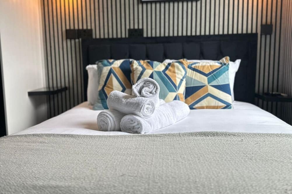Hillrise Apartment | Cozy London Studio w/Private Bath & Kitchen - Budget-Friendly