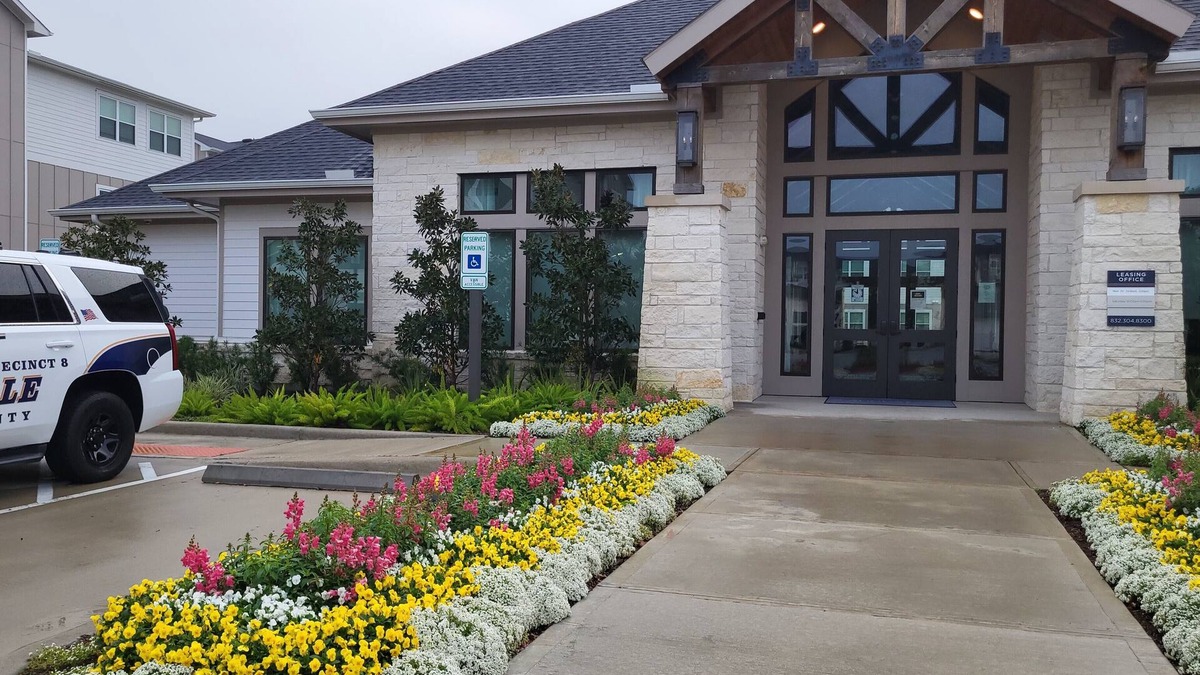 Friendswood Apartment | Cozy long-term stay king bed in Friendswood TX, close to Houston and Clear Lake.