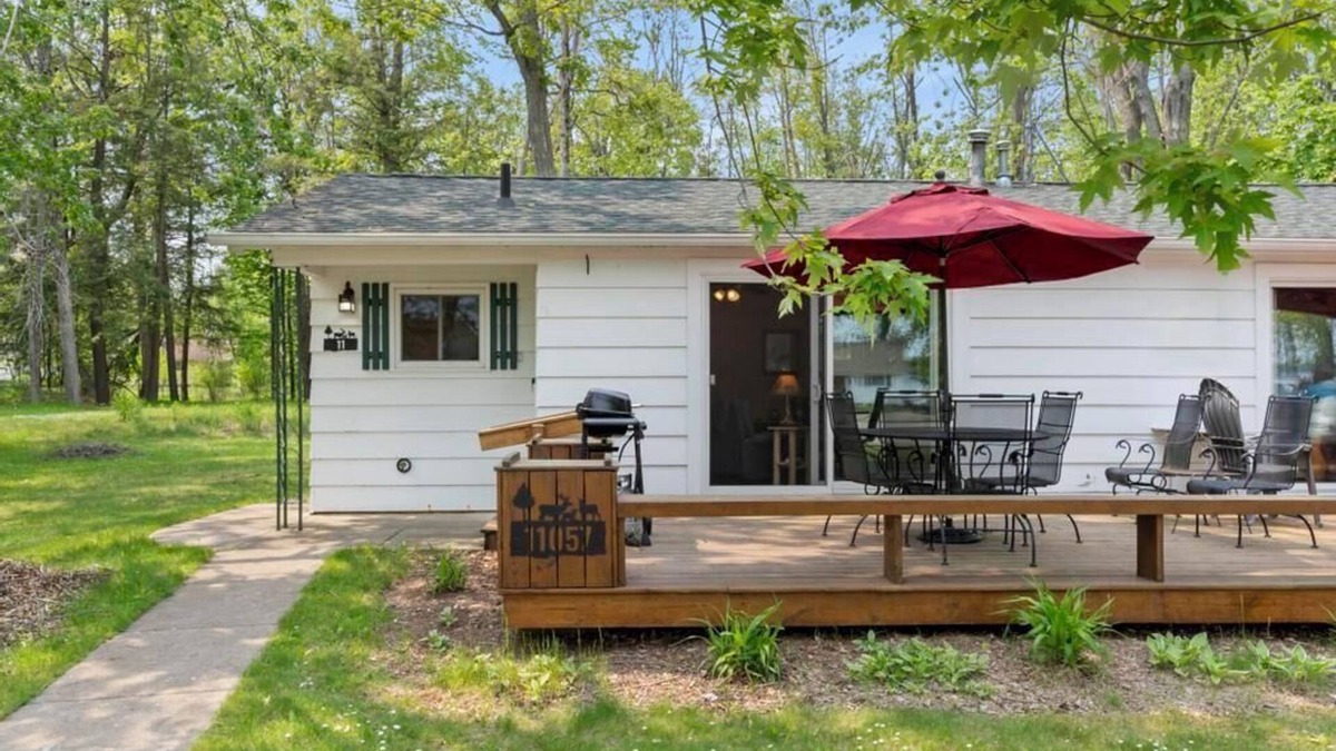 Burt Lake House | Cozy Loon Cottage: 2 BR, 1 BA Duplex in ALANSON, Sleeps 5