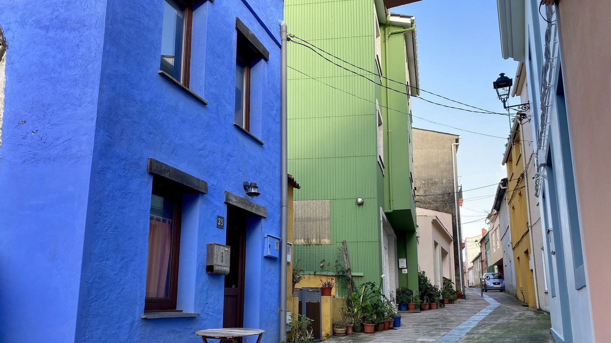 Porto de Espasante House | Cozy love nest just steps from the beach!