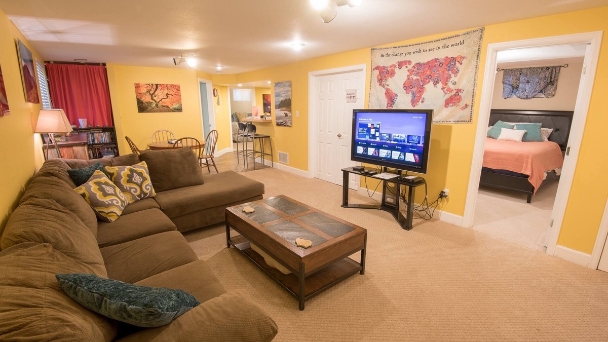 Keewayden House | COZY Lower Level 3 Bedroom Private Suite in South Boulder