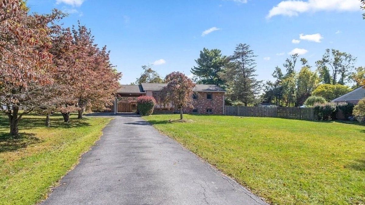 Burtonsville House | Cozy Lower Level Retreat Near Silver Spring