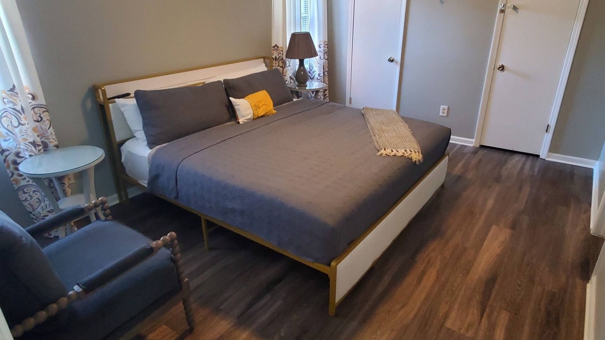 Ellendale House | Cozy Lux Corner