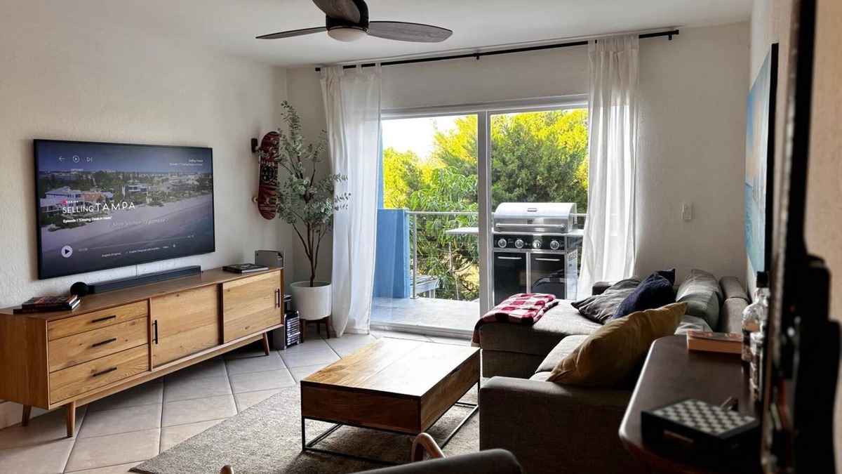 Hialeah Condo | Cozy Luxurious Condo with Harry Potter Room and Park Fun