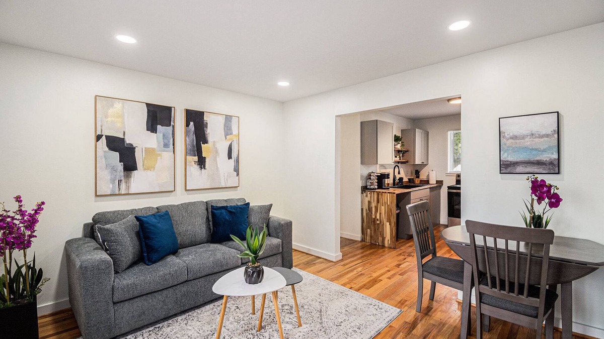 Norwood Apartment | Cozy Luxury 2BR Apartment w/Free Parking – Near Downtown Birmingham