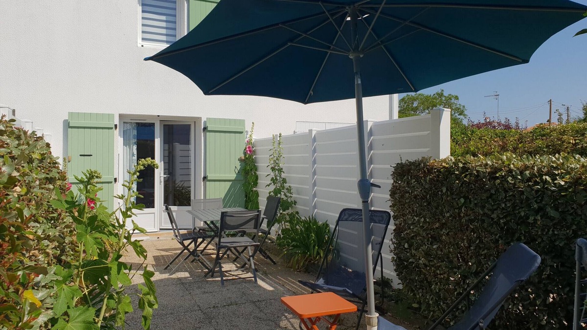 La Faute-sur-Mer Villa | Cozy Maisonette near Beach & Shops in Sunny La Faute-sur-Mer