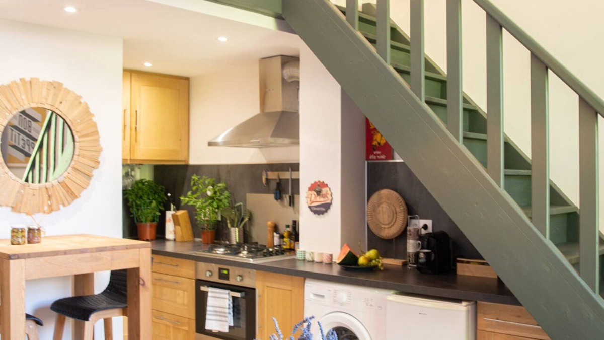 Arles City Centre Apartment | Cozy mezzanine in historic building, comfort assured