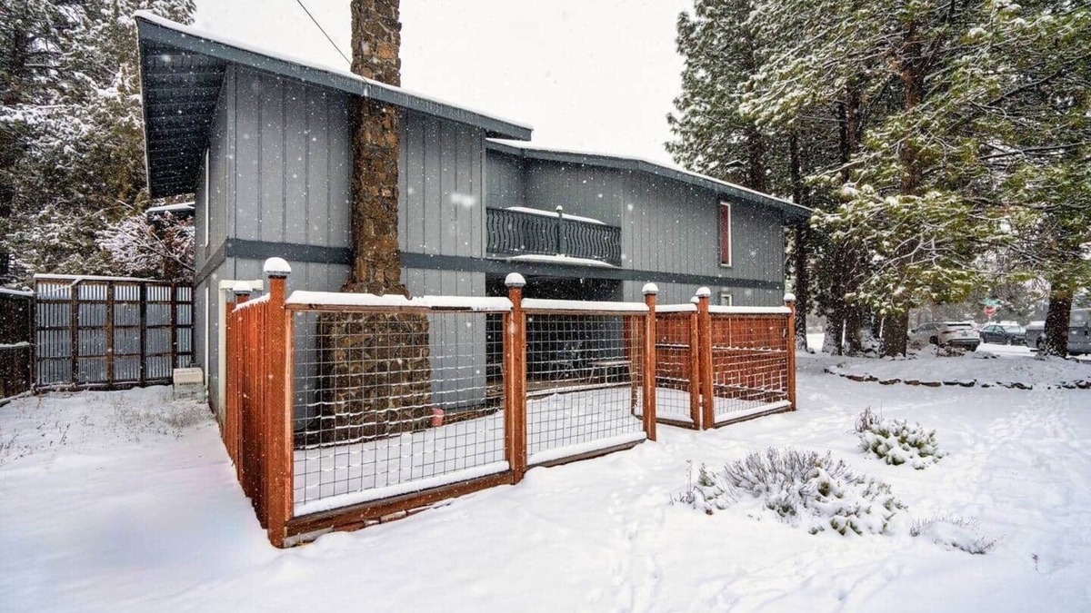 Southeast Bend Apartment | Cozy mid-century getaway near Downtown