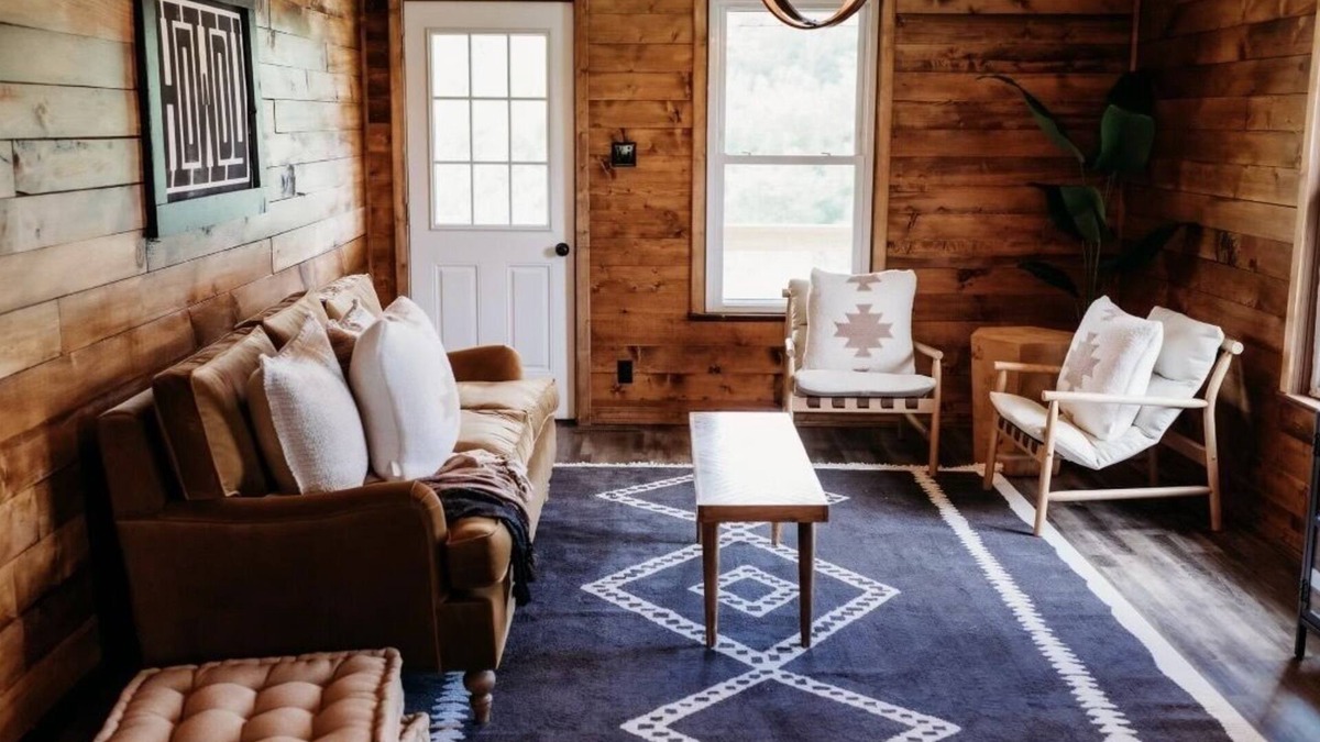 Mountain Grove House | Cozy Midwest Bunkhouse located in the heart of the Ozarks!
