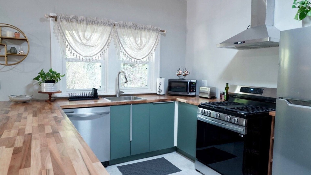 Westwood House | Cozy Modern 2 Bedroom House Near Downtown Cincinnati in Historic Westwood