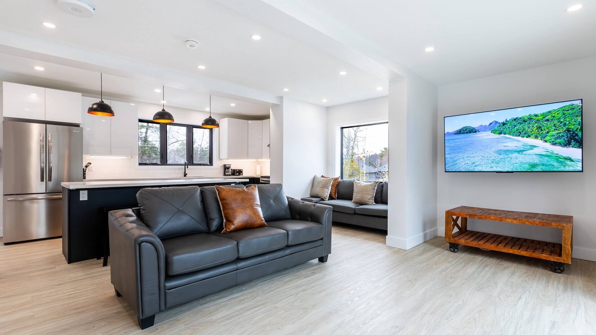 Tiny House | Cozy Modern Cottage - Walking distance to 5 beach access points