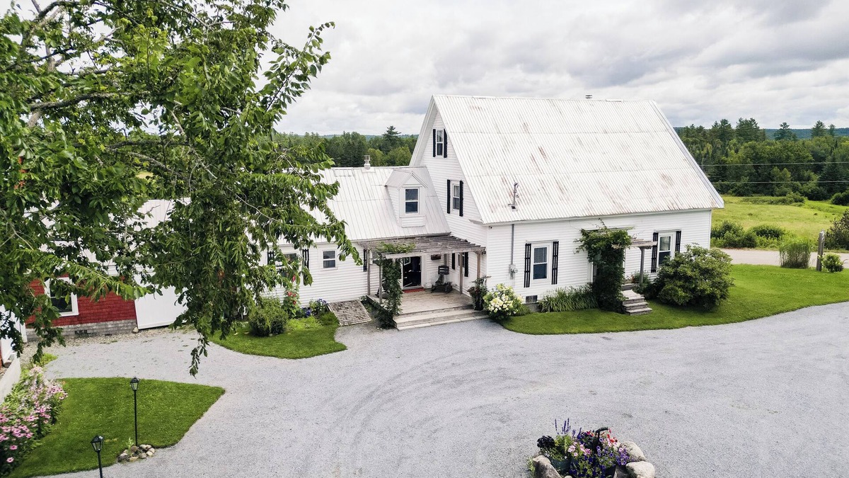 Saint David Other | Cozy Modern Farmhouse w/Hot Tub mins to Saint Andrews By-The-Sea! Pet Friendly!