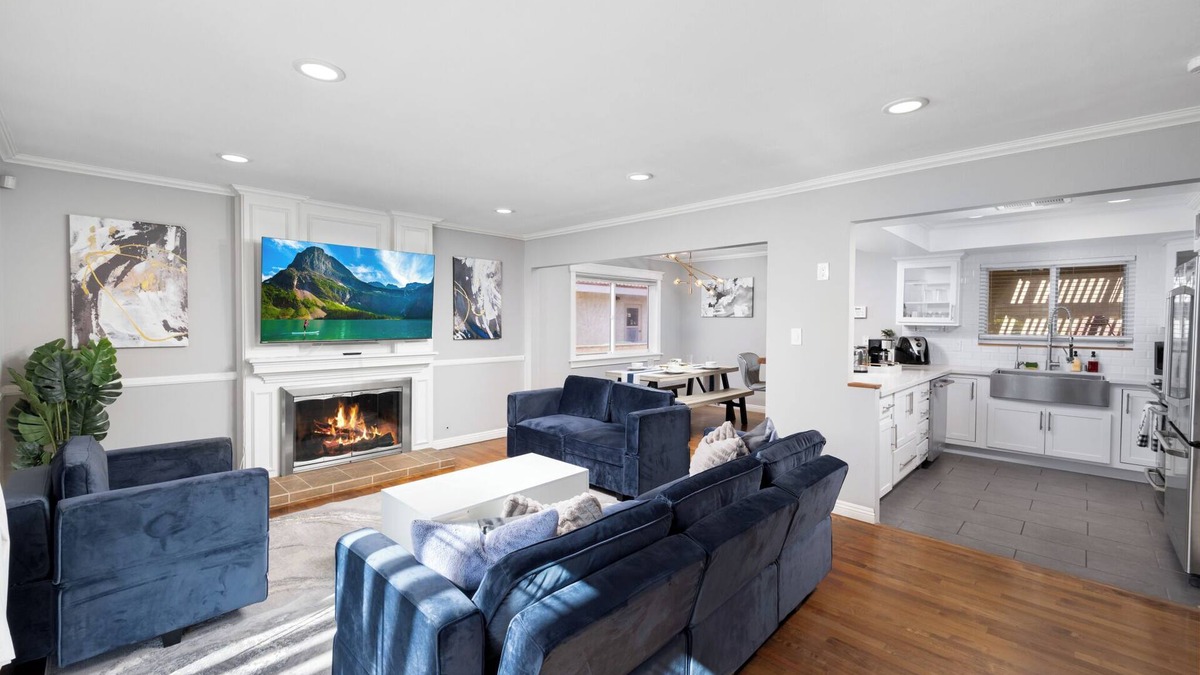 Fountain Valley House | Cozy Modern Home - Close to Beach/Disney