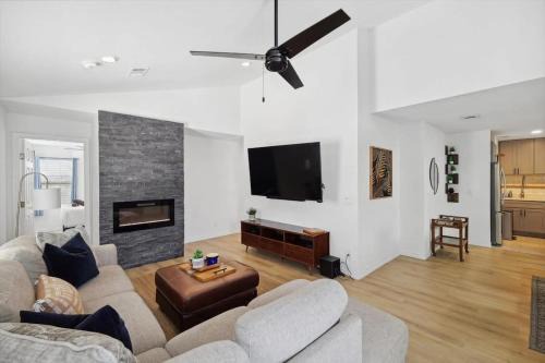 Old East Dallas House | Cozy & Modern Home in Heart of Dallas