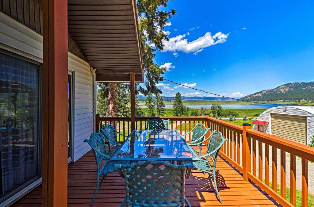 Kalispell House | Cozy Montana Lake View Getaway - Fish and Hike!