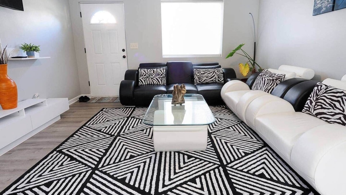 Sioux City Apartment | Cozy Morningside apartment with Fiber Internet