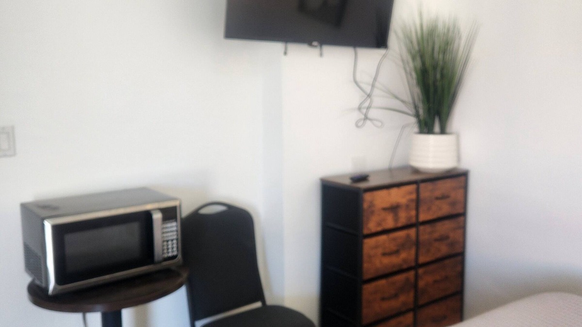 Inyokern Hotel | Cozy Motel in welcoming Inyokern with WiFi, AC,near 2 hwys perfect to stop& rest
