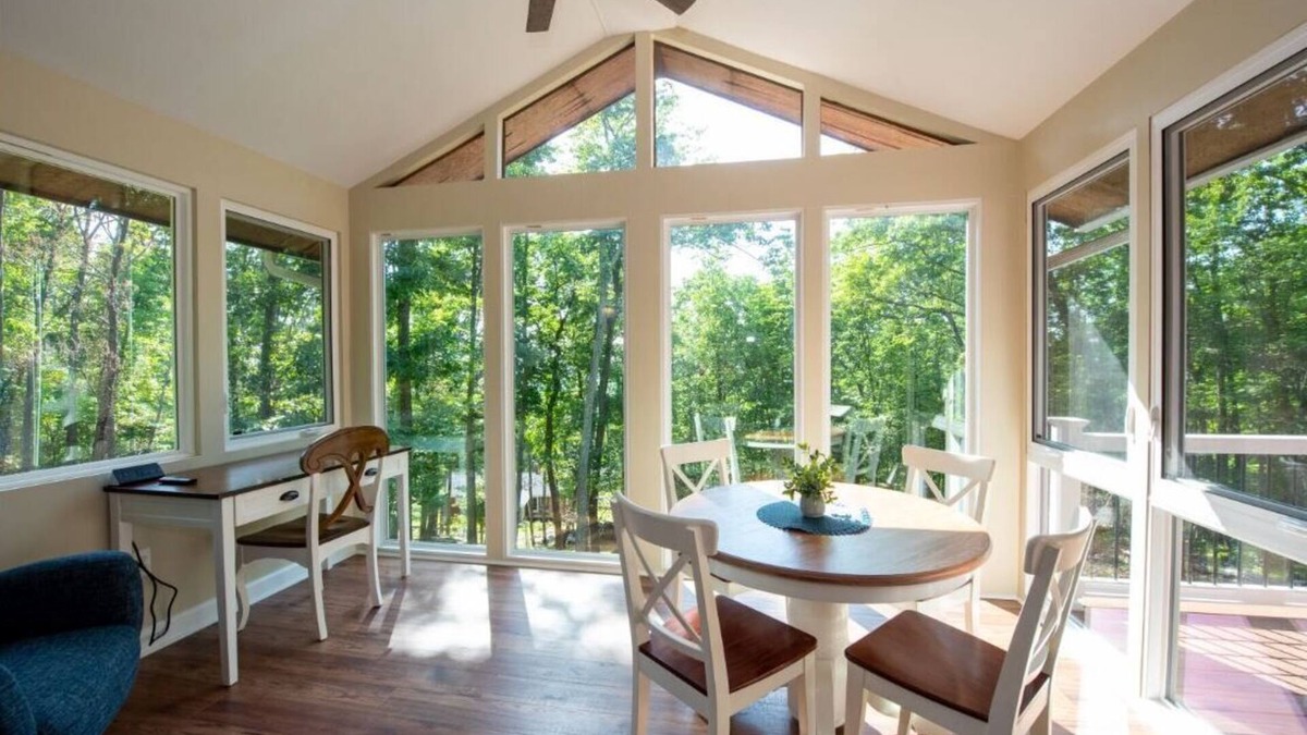 Kabletown Cabin | Cozy Mountain Cabin w/Steam Shower. Family Friendly!