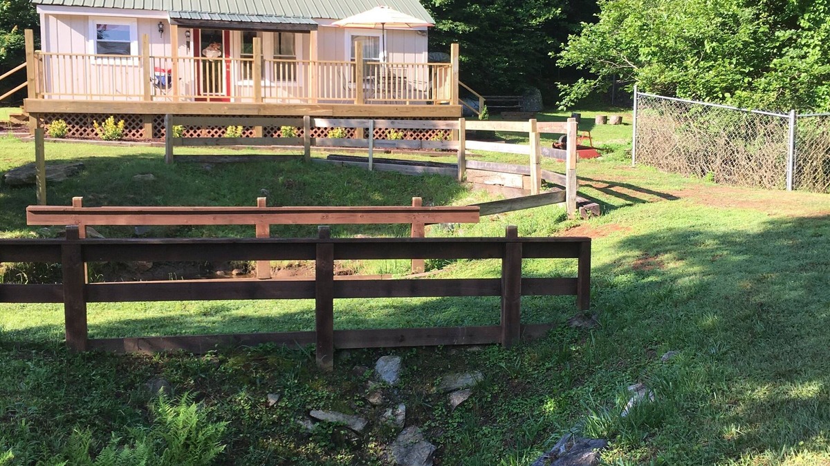 Saluda Cabin | Cozy Mountain Cabin and Barn Get Away