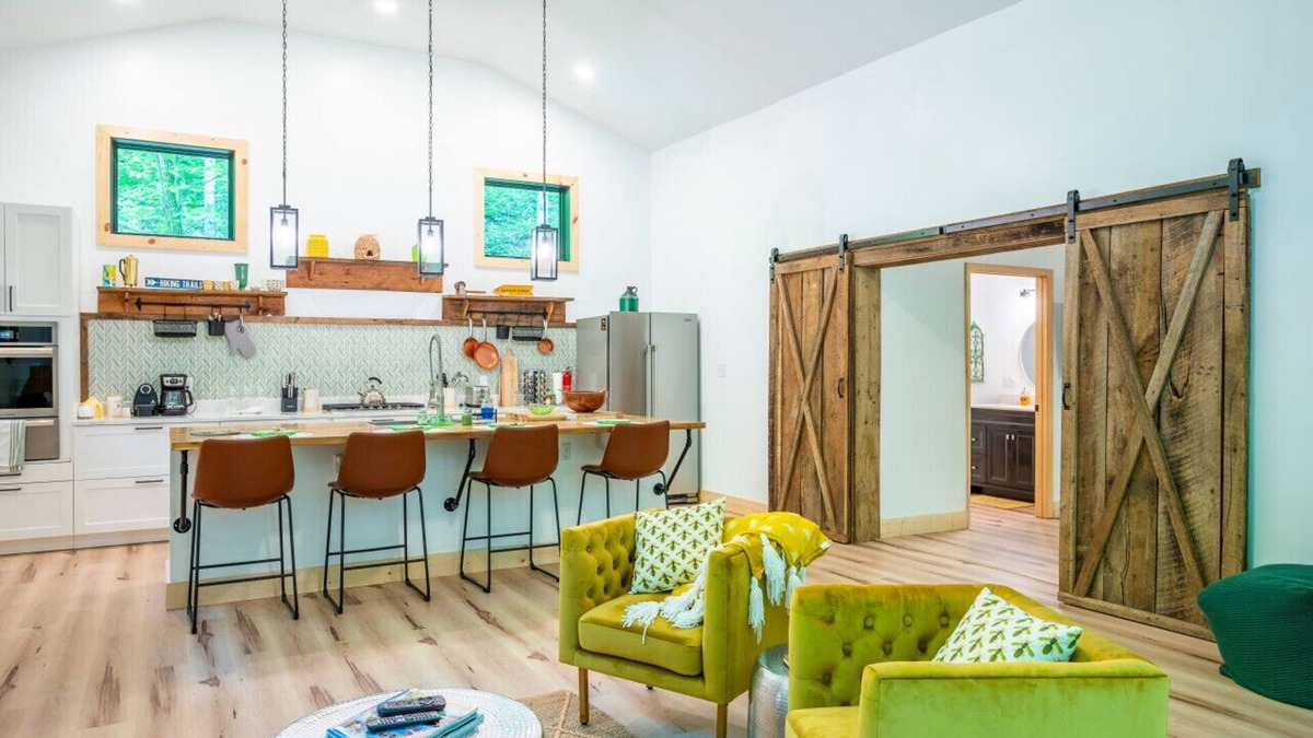 Hot Springs Apartment | Cozy Mountain Cabin Hot Springs Getaway Waterfall
