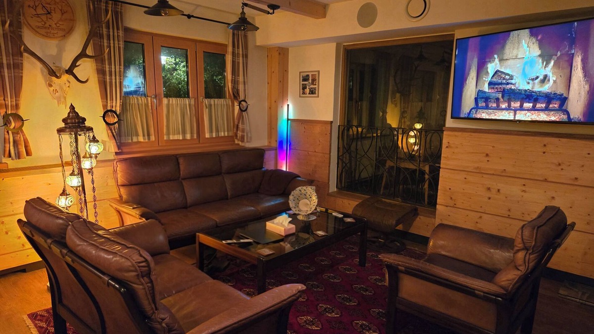 Aspangberg-Sankt Peter Ski Chalet | Cozy Mountain Chalet in Austrian Alps for Skiing & Events, ~1h to Vienna&Airport