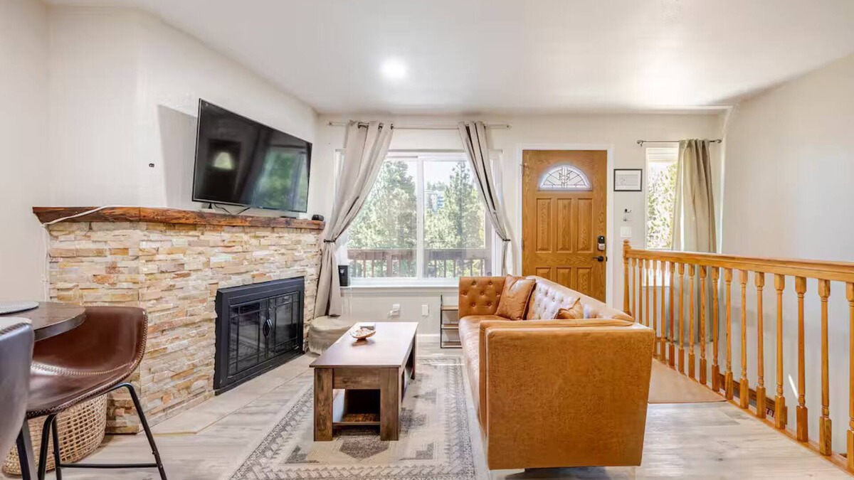 Tahoe Village Condo | Cozy Mountain Getaway in enchanting Lake Tahoe