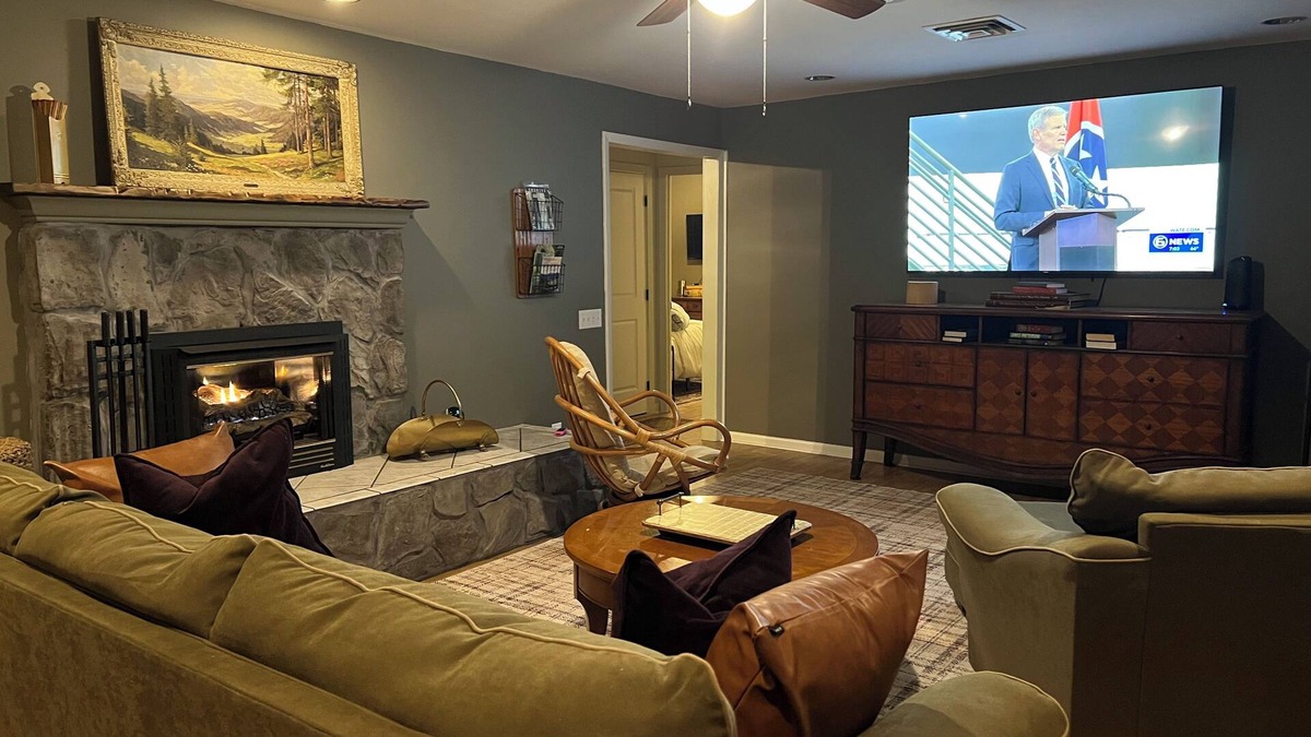 Tallassee House | Cozy mountain getaway with hot tub
