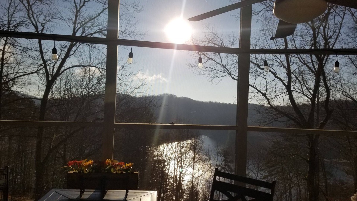 Unaka Cottage | Cozy Mountain Retreat! Lake & Mountain Views, Pet friendly! Fiber internet!
