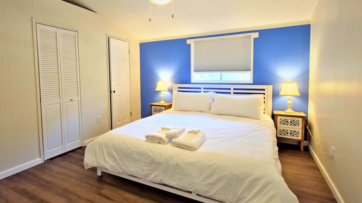 Swiss Manor House | Cozy Mountain Retreat w/Views! KING Bed! Pvt Yard