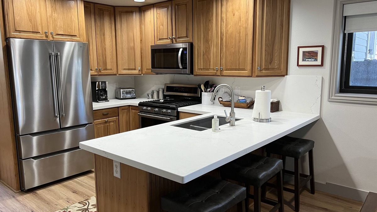 Park City House | COZY MOUNTAIN TOWNHOME! 2 POOLS, VOLLEYBALL, PICKLEBALL, CONCERTS! BOOK NOW!