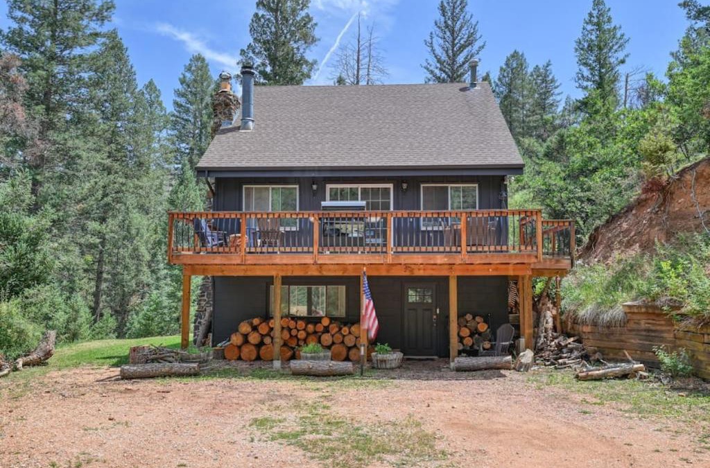 Cascade-Chipita Park House | Cozy Mountain Cabin in Cascade