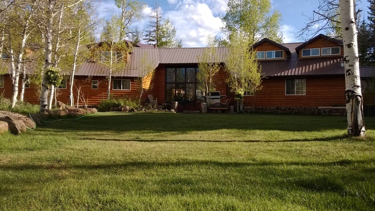 Duck Creek Village Cabin | Cozy Mountain Retreat/Great For Reunions, Family Retreats, Room For Tents!