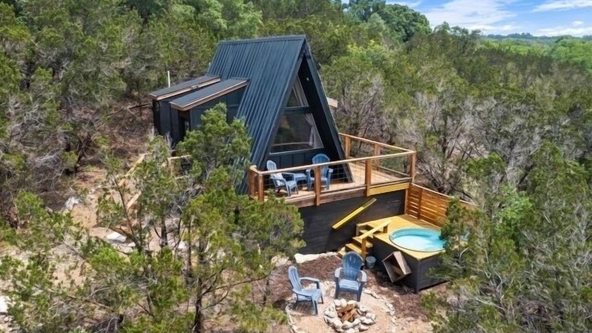Valley Mills Cabin | Cozy nature cabin 30 minutes from Waco - pool-hot tub, views, fire pit, grill!