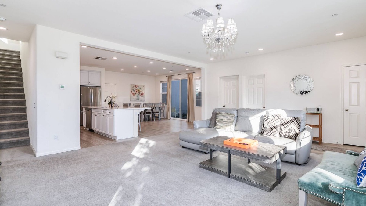 Ontario House | Cozy New 4Bedroom 4Bath home Chino 安靜小區4房4衛新房整租