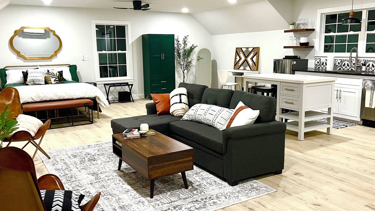Bartlesville Apartment | Cozy, new and modern guesthouse. Don’t get a hotel, get a VILLA!