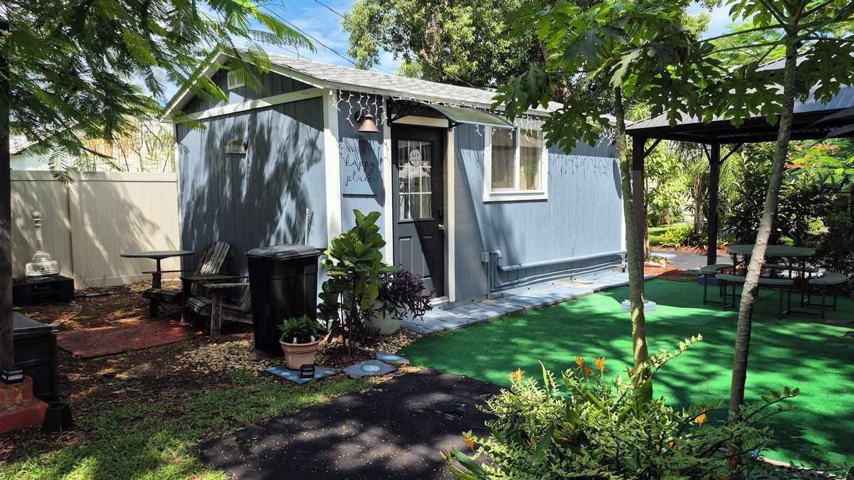 Saint Cloud Cottage | Cozy new cottage in fantastic St. Cloud with WiFi, AC